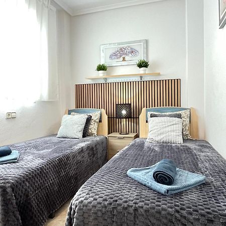 Superior La Playa! 3 Bedrooms! 2 Baths! Air Condition! Side Sea View! Torrevieja Bagian luar foto